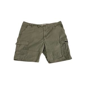 Wrangler Men's Relaxed fit green Cargo shorts Sz 48